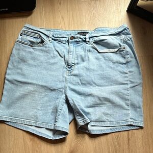 Judy Blue Light Wash Denim Shorts
